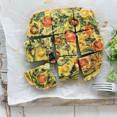 Tortilla de tomates cerises, jeunes épinards et ricotta